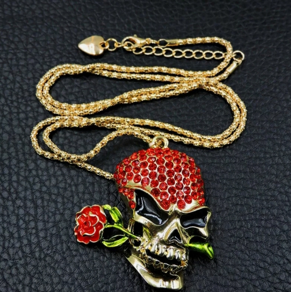 🎃 Red Skull w/Rose Necklace 🎃